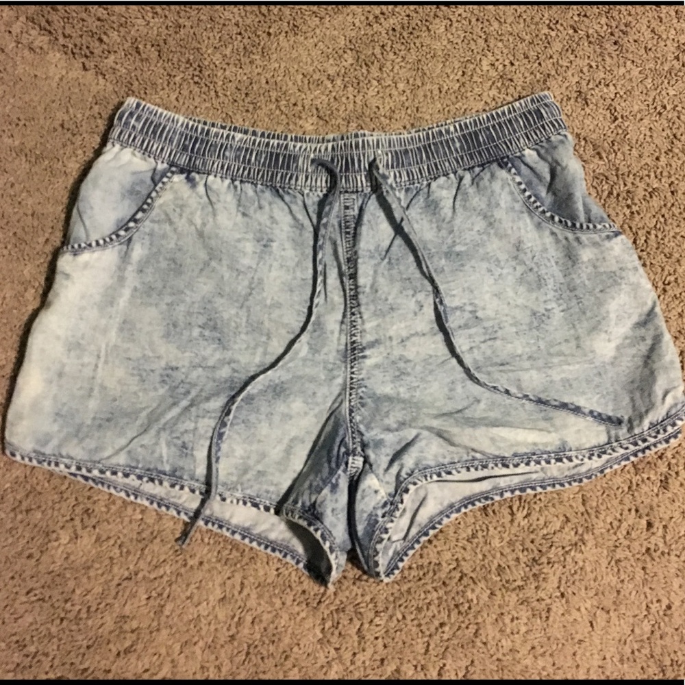 Elastic waste, denim ‘look a like’ shorts